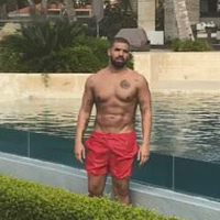 Drake Shirtless – 2017
