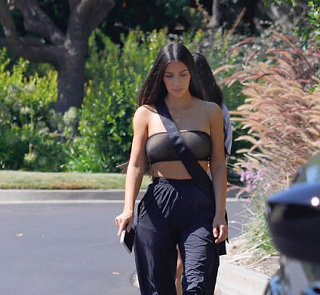 Kim Kardashian – Bandeau Bra