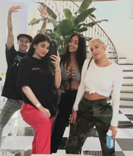 Kylie Jenner – Baby Bump